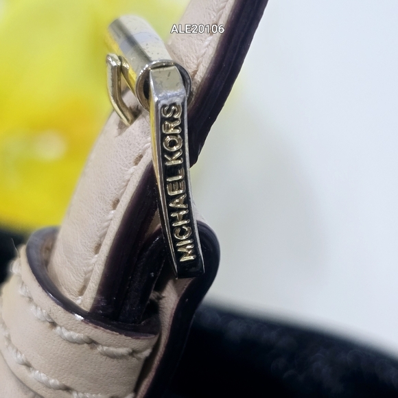 Michael Kors Black Tote Bag - Picture 5 of 11